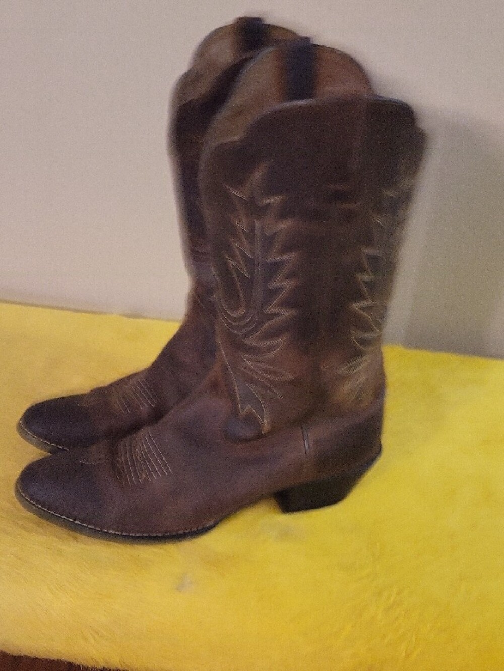Ariat Chestnut Brown Leather Western Boots, Size 8 - Picture 5 of 10